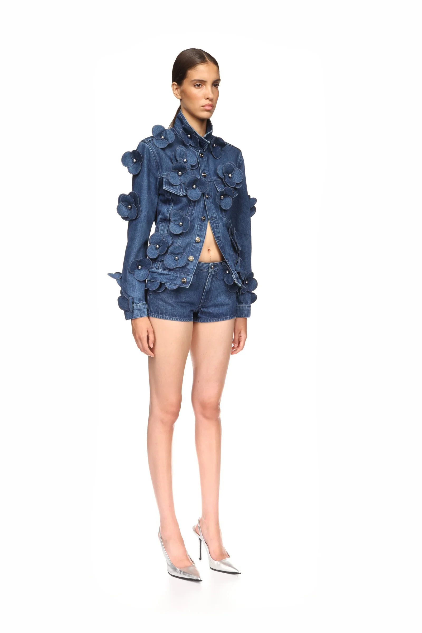 3D FLOWER DENIM MINI SHORTS - Image 4