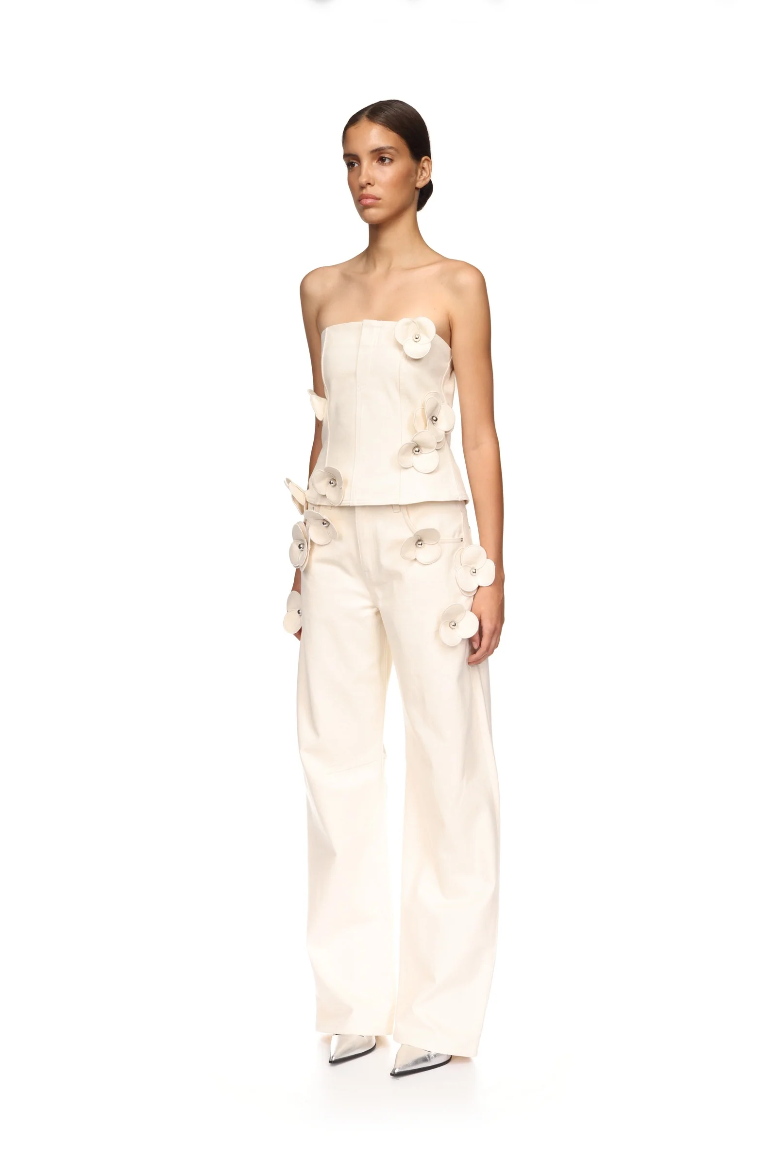 3D FLOWER JEANS IN ECRU - Image 3