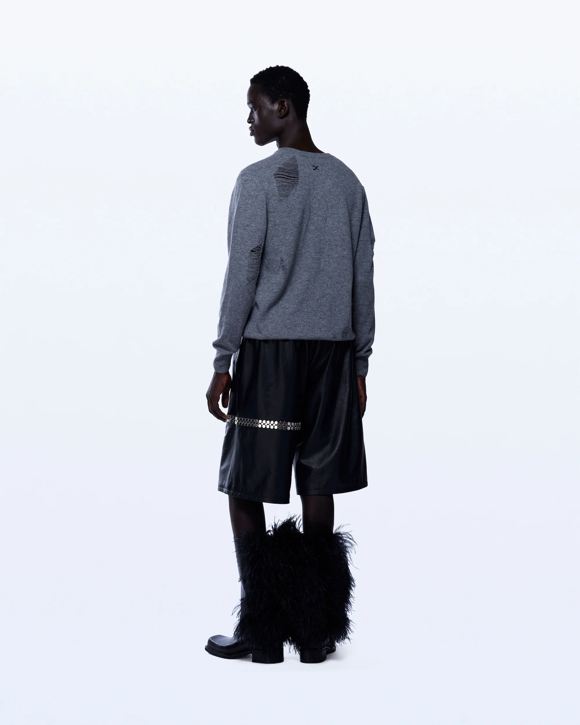 DISTRESSED FINE KNIT JUMPER IN BLACK - Image 3
